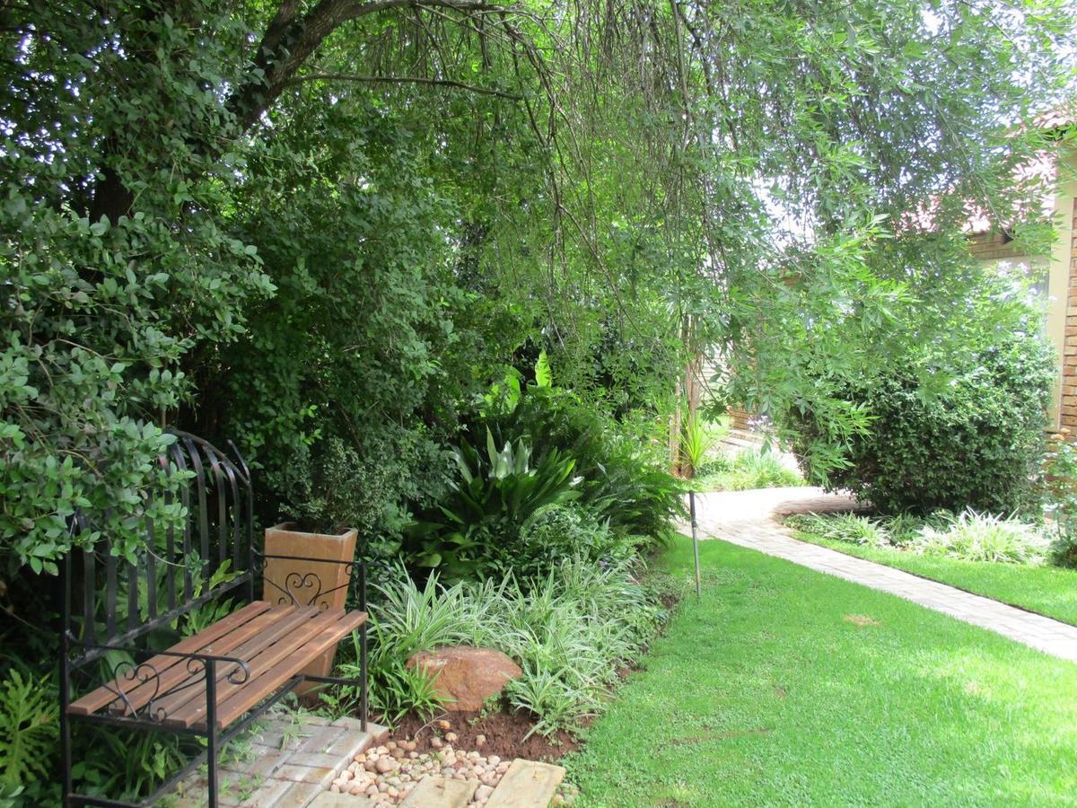 Ukarimu Guest House Klerksdorp Exterior photo